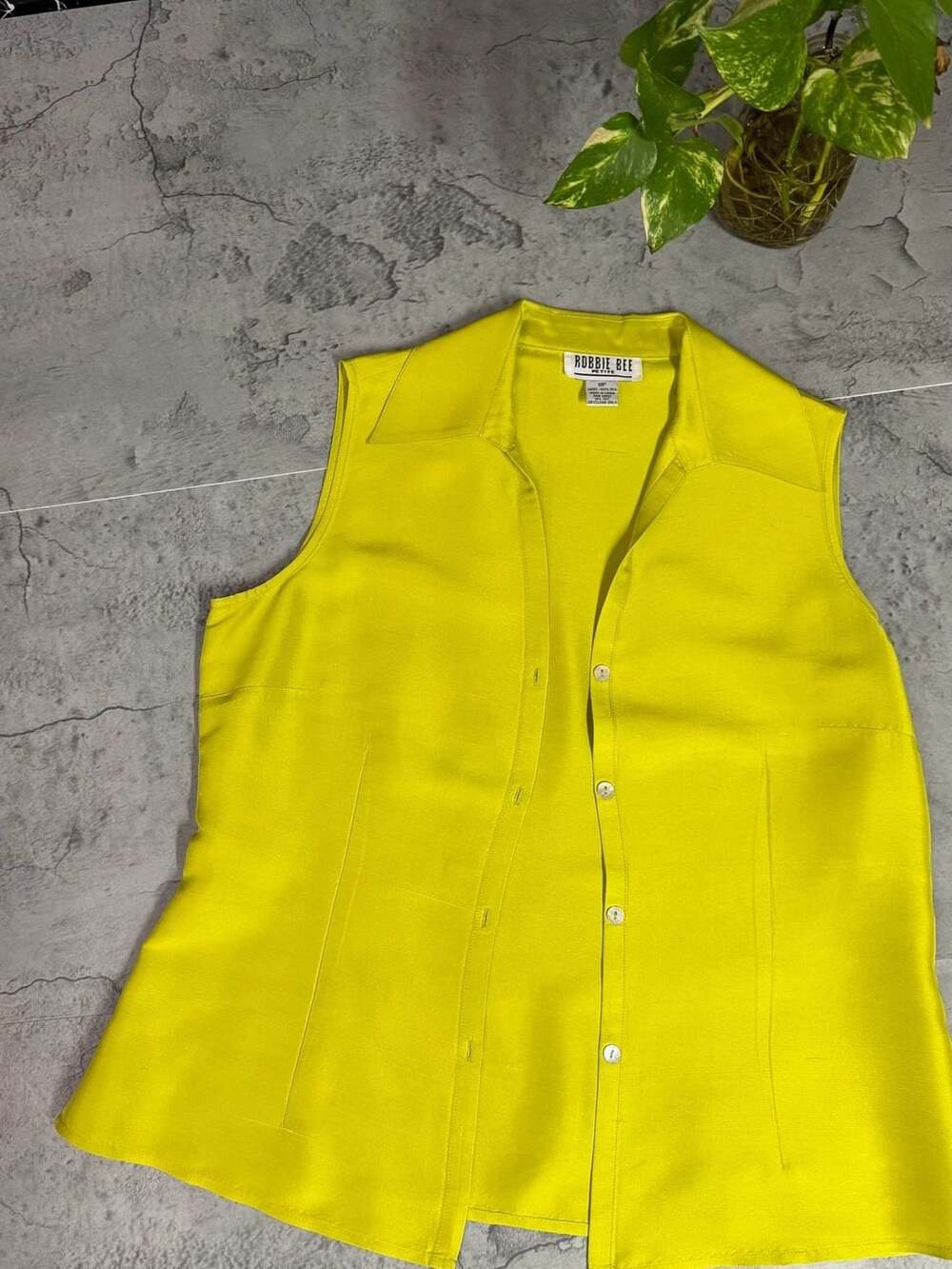 Robbie Bee Sleeveless Silk Button Down Shirt Size 8P Yellow Collared